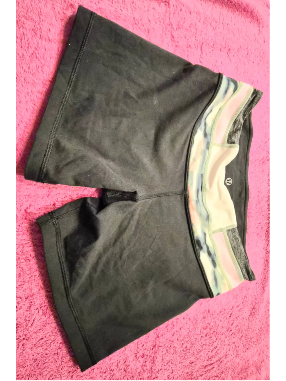 Women's Lululemon Athletic Shorts Size 6 Black Multi-color